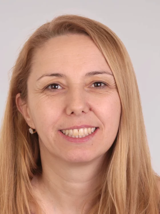 Corecție ocluzie deschisă cu aparat dentar și ancoraje scheletale