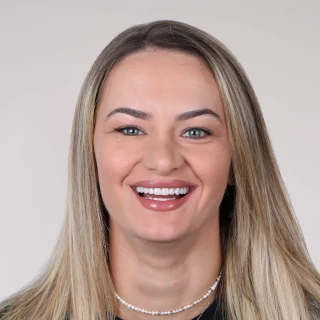 Reabilitare Orală Complexă – Ortodonție, Implanturi și Estetică Dentară