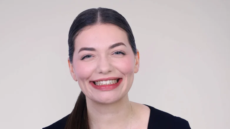 Zâmbet gingival: corecție ortodontică fără chirurgie
